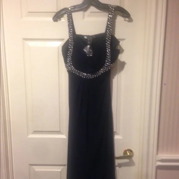 💕💕Host Pick💕💕Navy long evening gown with rhinestones - Picture 5 of 11